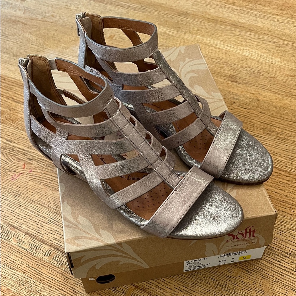 Sofft Women's Metallic Strappy Sandals Anthracite sz 9